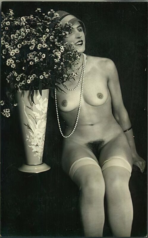 Very high Quality Nude Men and Women in Full Black and White from the Classic Vintage Retro Era Vintage Erotica and Photo Image Galleries of Classic Women Nude in the 1800s to the 1920s