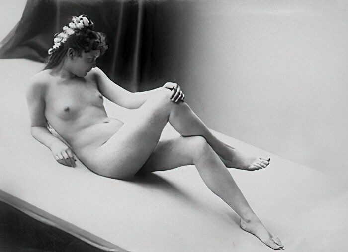 B&W Volume 5 Image of Naked / Nude Woman in the Vintage Era