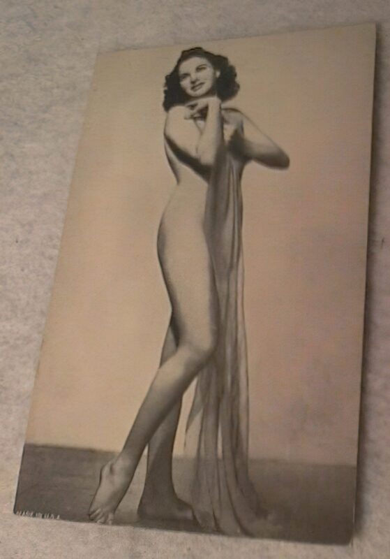 Very high Quality Nude Men and Women in Full Black and White from the Classic Vintage Retro Era Volume 2 of Vintage Erotica and Photo Image Galleries of Classic Women Nude in the 1800s to the 1920s