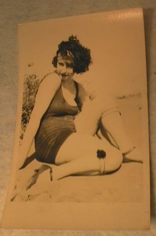 Very high Quality Nude Men and Women in Full Black and White from the Classic Vintage Retro Era Volume 2 of Vintage Erotica and Photo Image Galleries of Classic Women Nude in the 1800s to the 1920s