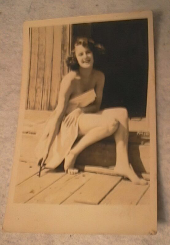 Very high Quality Nude Men and Women in Full Black and White from the Classic Vintage Retro Era Volume 2 of Vintage Erotica and Photo Image Galleries of Classic Women Nude in the 1800s to the 1920s