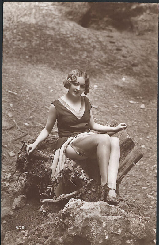 B&W Volume 5 Image of Naked / Nude Woman in the Vintage Era