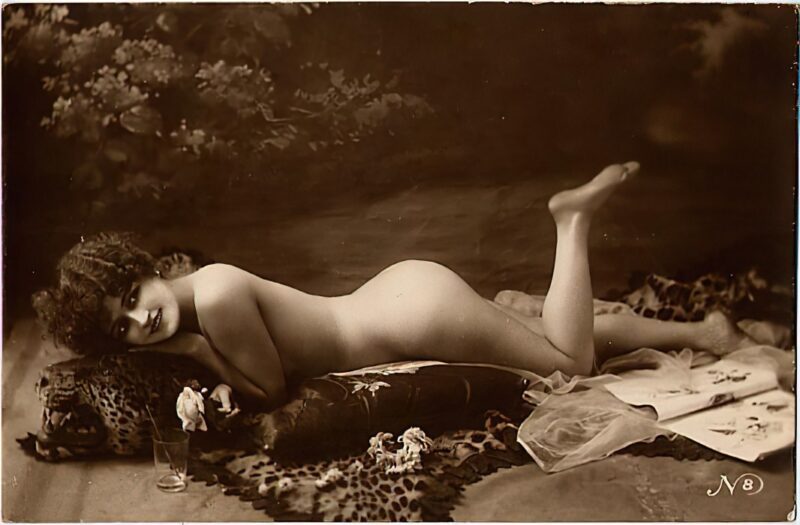 B&W Volume 5 Image of Naked / Nude Woman in the Vintage Era