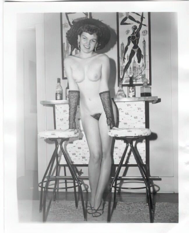 Vintage Erotica and Photo Image Galleries of Classic Women Nude in the 1950's