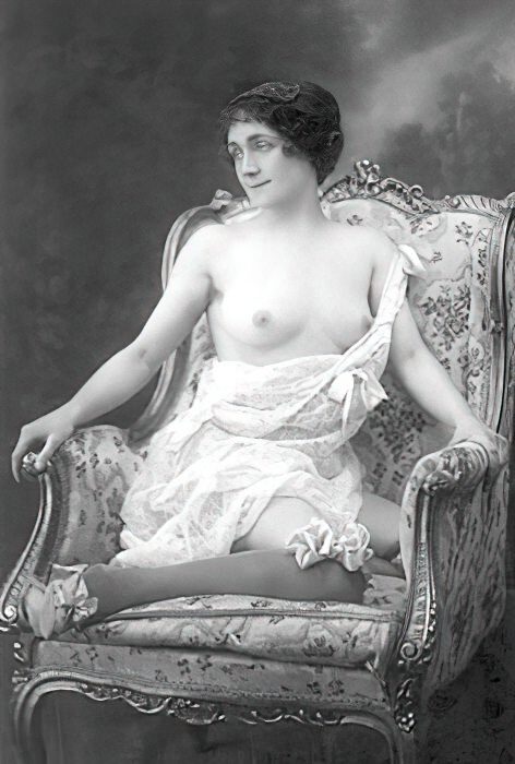 Volume 3 of Black and White Photo of Naked / Nude Women and Girls in the Vintage Era