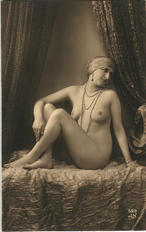 Very high Quality Nude Men and Women in Full Black and White from the Classic Vintage Retro Era Vintage Erotica and Photo Image Galleries of Classic Women Nude in the 1800s to the 1920s
