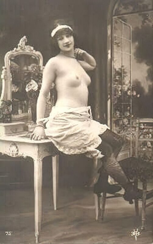 Very high Quality Nude Men and Women in Full Black and White from the Classic Vintage Retro Era Vintage Erotica and Photo Image Galleries of Classic Women Nude in the 1800s to the 1920s