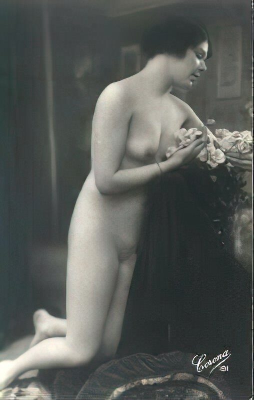 Very high Quality Nude Men and Women in Full Black and White from the Classic Vintage Retro Era Vintage Erotica and Photo Image Galleries of Classic Women Nude in the 1800s to the 1920s