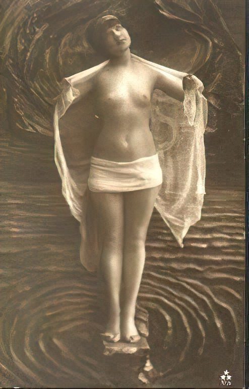 Very high Quality Nude Men and Women in Full Black and White from the Classic Vintage Retro Era Vintage Erotica and Photo Image Galleries of Classic Women Nude in the 1800s to the 1920s