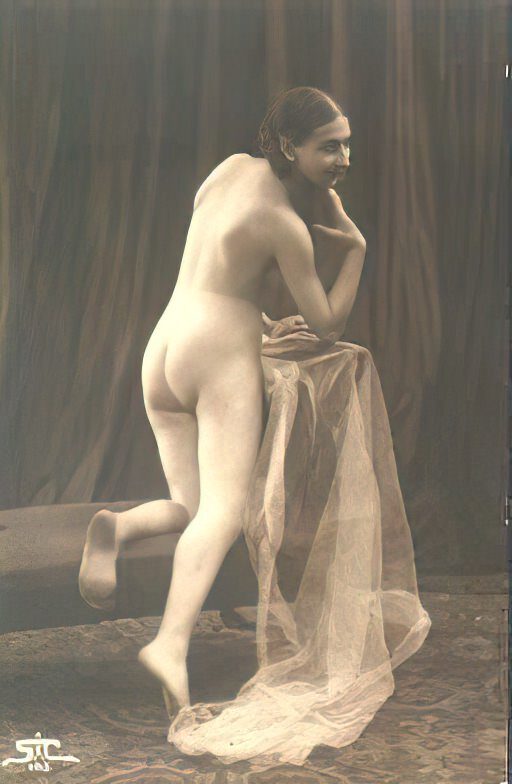 Very high Quality Nude Men and Women in Full Black and White from the Classic Vintage Retro Era Vintage Erotica and Photo Image Galleries of Classic Women Nude in the 1800s to the 1920s
