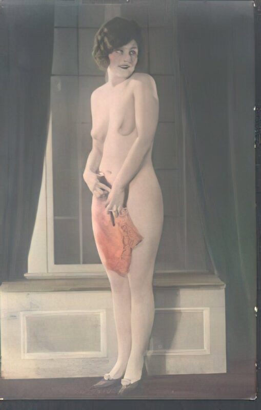 Very high Quality Nude Men and Women in Full Black and White from the Classic Vintage Retro Era Vintage Erotica and Photo Image Galleries of Classic Women Nude in the 1800s to the 1920s