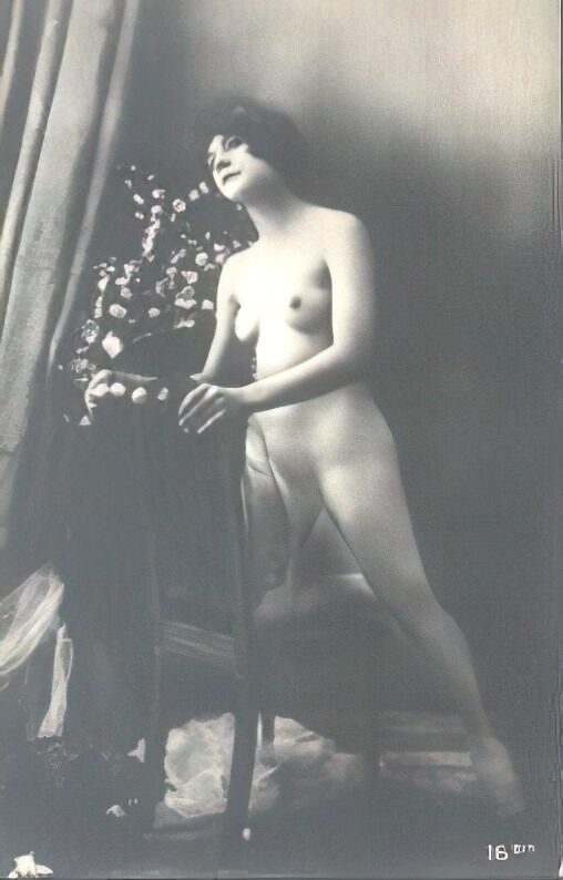 Very high Quality Nude Men and Women in Full Black and White from the Classic Vintage Retro Era Vintage Erotica and Photo Image Galleries of Classic Women Nude in the 1800s to the 1920s