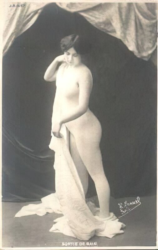 Very high Quality Nude Men and Women in Full Black and White from the Classic Vintage Retro Era Vintage Erotica and Photo Image Galleries of Classic Women Nude in the 1800s to the 1920s