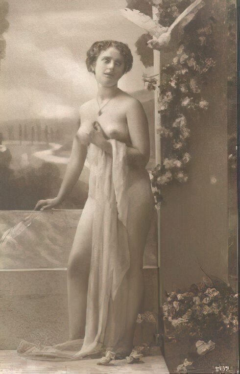 Very high Quality Nude Men and Women in Full Black and White from the Classic Vintage Retro Era Vintage Erotica and Photo Image Galleries of Classic Women Nude in the 1800s to the 1920s