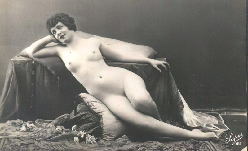 Very high Quality Nude Men and Women in Full Black and White from the Classic Vintage Retro Era Vintage Erotica and Photo Image Galleries of Classic Women Nude in the 1800s to the 1920s