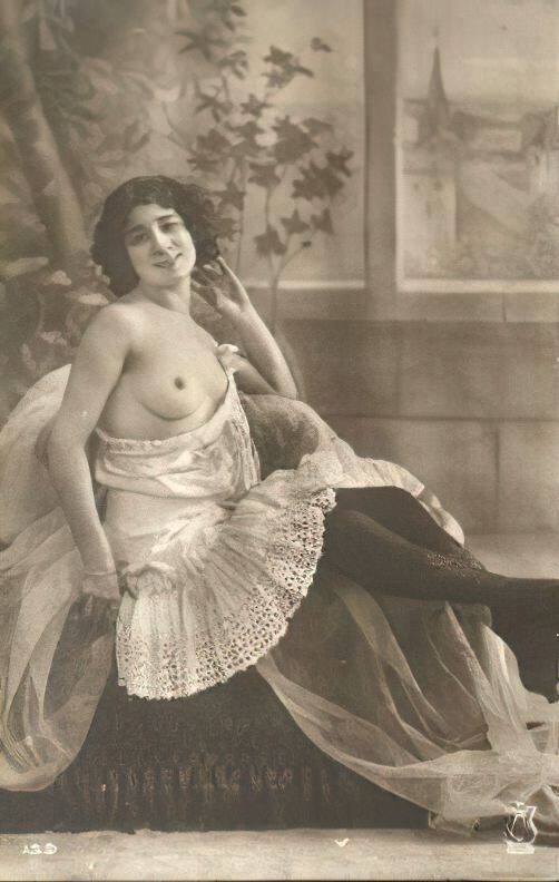 Very high Quality Nude Men and Women in Full Black and White from the Classic Vintage Retro Era Volume 2 of Vintage Erotica and Photo Image Galleries of Classic Women Nude in the 1800s to the 1920s