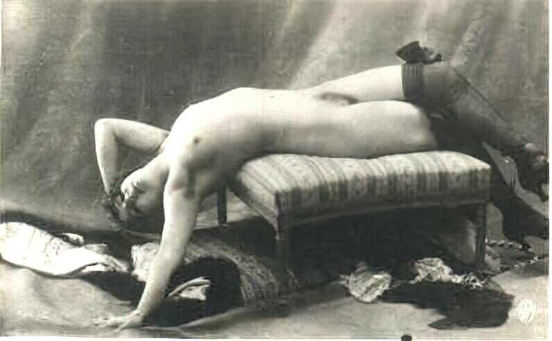 Very high Quality Nude Men and Women in Full Black and White from the Classic Vintage Retro Era Volume 2 of Vintage Erotica and Photo Image Galleries of Classic Women Nude in the 1800s to the 1920s