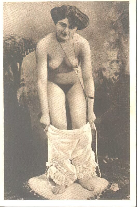 Very high Quality Nude Men and Women in Full Black and White from the Classic Vintage Retro Era Volume 2 of Vintage Erotica and Photo Image Galleries of Classic Women Nude in the 1800s to the 1920s