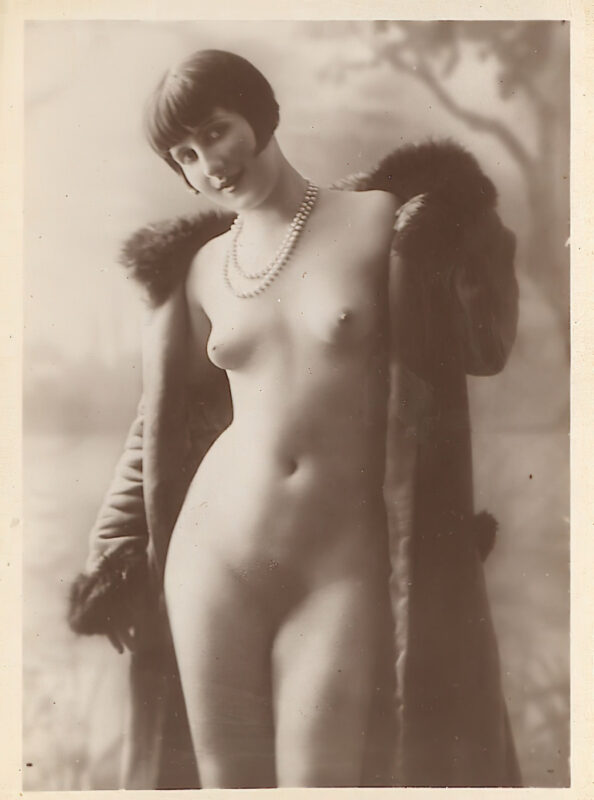 B&W Volume 5 Image of Naked / Nude Woman in the Vintage Era