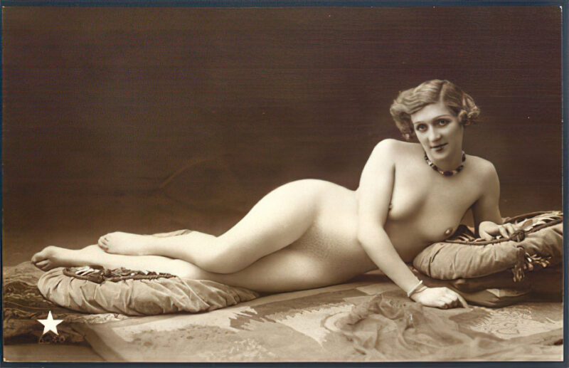 B&W Volume 5 Image of Naked / Nude Woman in the Vintage Era