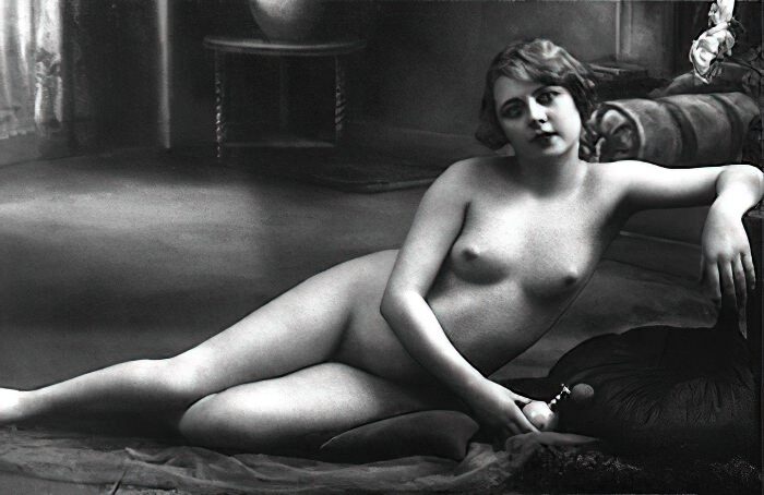 Volume 3 of Black and White Photo of Naked / Nude Women and Girls in the Vintage Era
