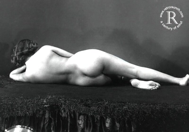 Vintage Women and Girls nude in the 1940's