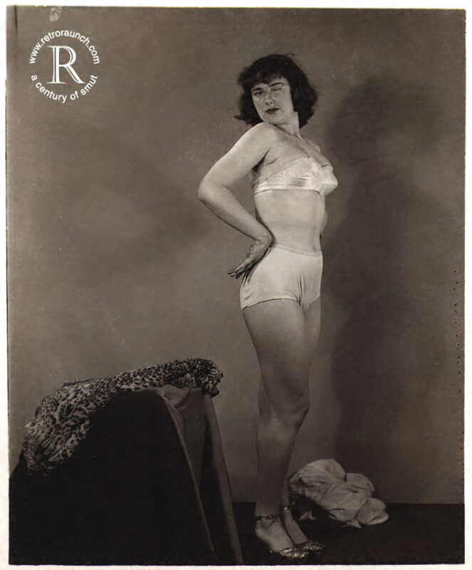 Vintage Women and Girls nude in the 1940's