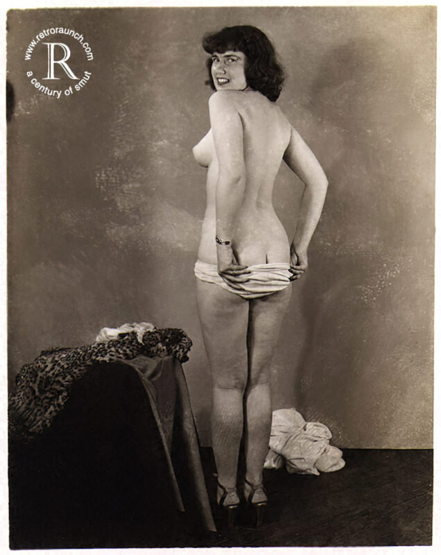 Vintage Women and Girls nude in the 1940's