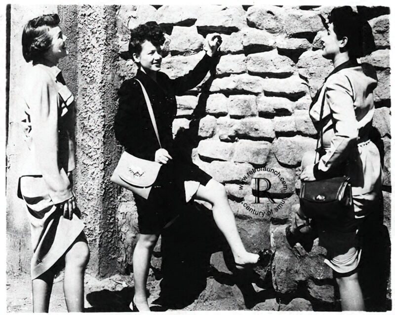 Vintage Women and Girls nude in the 1940's