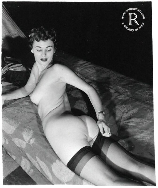 Vintage Women and Girls nude in the 1940's