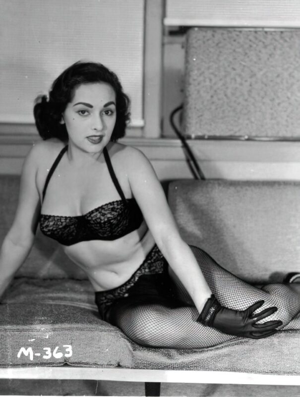 Vintage Erotica and Photo Image Galleries of Classic Women Nude in the 1950's