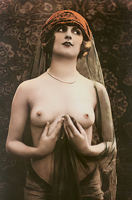 B&W Volume 5 Image of Naked / Nude Woman in the Vintage Era