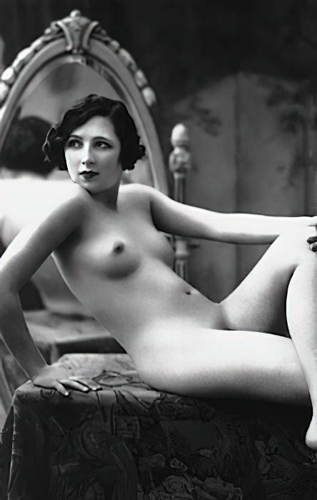 B&W Volume 5 Image of Naked / Nude Woman in the Vintage Era