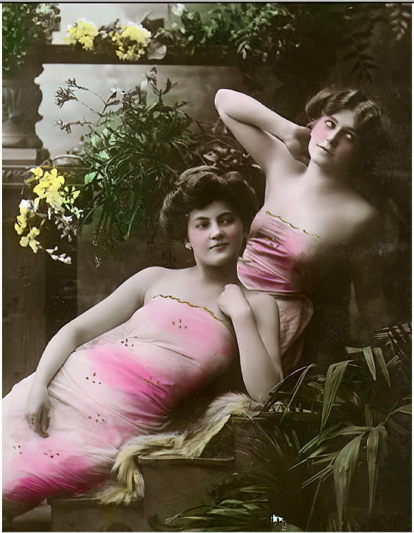 Photo 213 - Color Tint Vintage Nude Men and Women Sepia, Monochrome and Others Photo 213 - Color Tint Vintage Nude Men and Women Sepia, Monochrome and Others