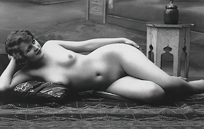 B&W Volume 5 Image of Naked / Nude Woman in the Vintage Era