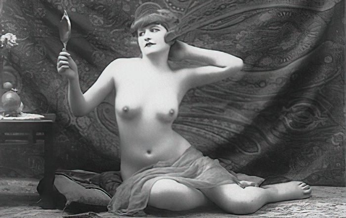 B&W Volume 5 Image of Naked / Nude Woman in the Vintage Era