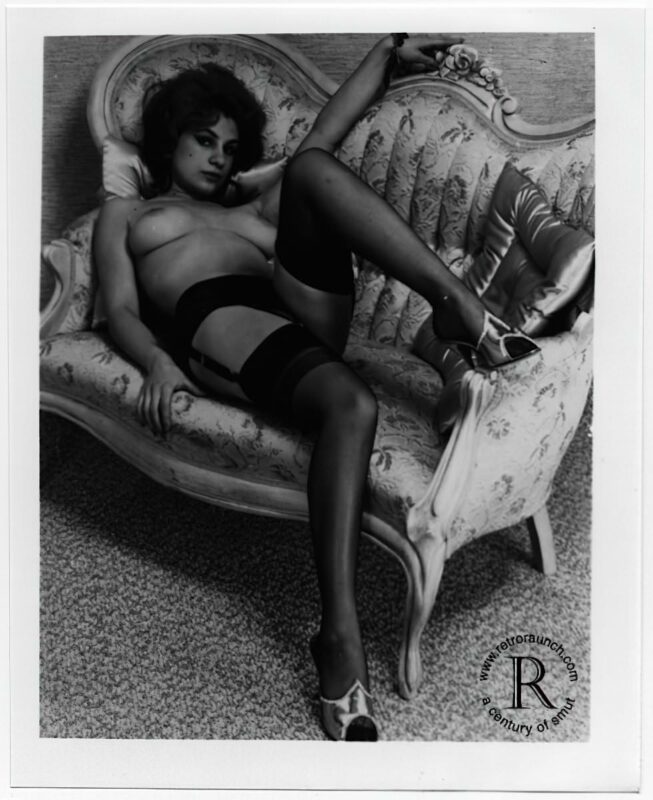 Retro Girls naked in the 1960's Vintage Erotica and Photo Image Galleries of Classic Women Nude in the 1960's