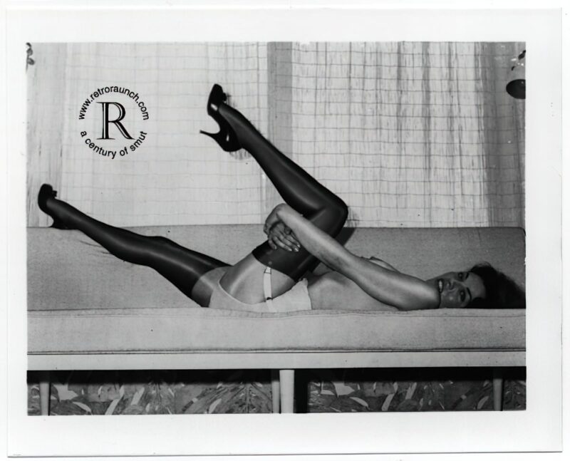 Retro Girls naked in the 1960's Vintage Erotica and Photo Image Galleries of Classic Women Nude in the 1960's