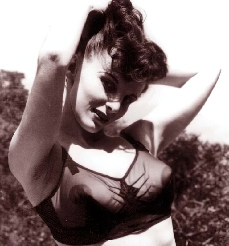 Retro Girls naked in the 1960's Vintage Erotica and Photo Image Galleries of Classic Women Nude in the 1960's