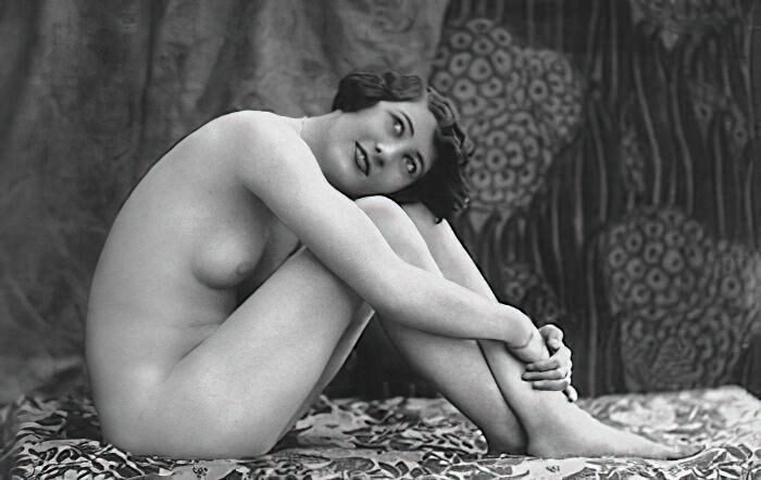 B&W Volume 5 Image of Naked / Nude Woman in the Vintage Era