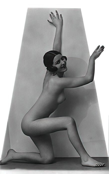 B&W Volume 5 Image of Naked / Nude Woman in the Vintage Era