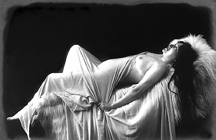 B&W Volume 5 Image of Naked / Nude Woman in the Vintage Era