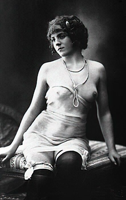 B&W Volume 5 Image of Naked / Nude Woman in the Vintage Era