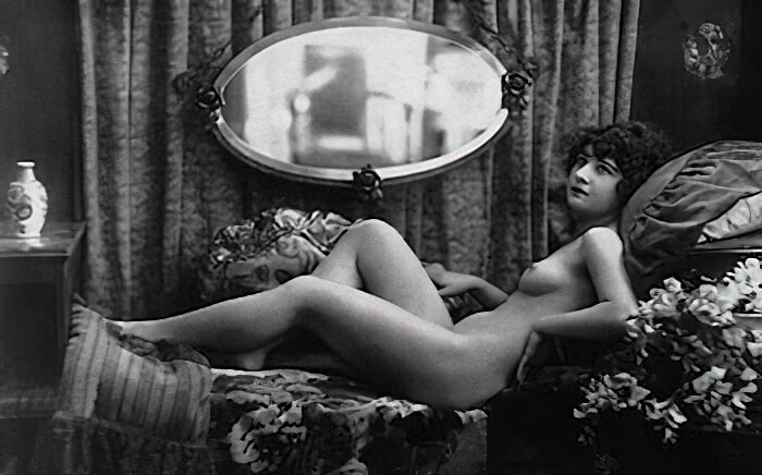 B&W Volume 5 Image of Naked / Nude Woman in the Vintage Era