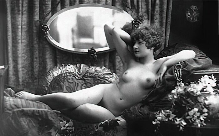 B&W Volume 5 Image of Naked / Nude Woman in the Vintage Era