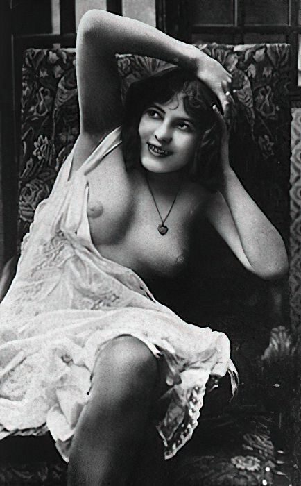 B&W Volume 5 Image of Naked / Nude Woman in the Vintage Era