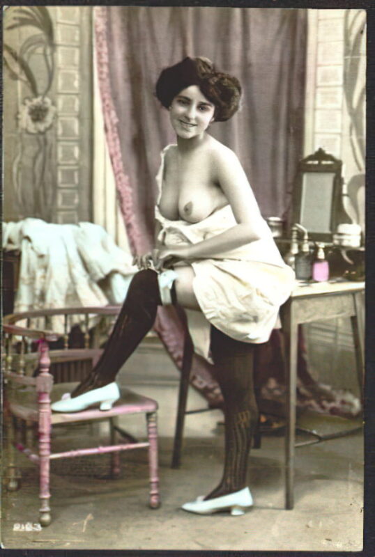 Very high Quality Nude Men and Women in Full Black and White from the Classic Vintage Retro Era Volume 2 of Vintage Erotica and Photo Image Galleries of Classic Women Nude in the 1800s to the 1920s