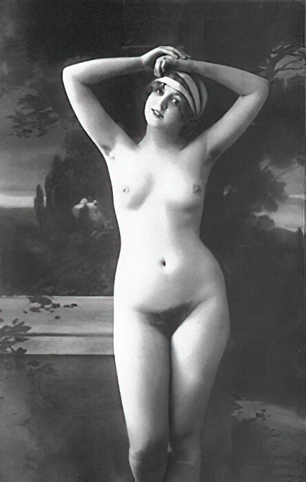 B&W Volume 5 Image of Naked / Nude Woman in the Vintage Era