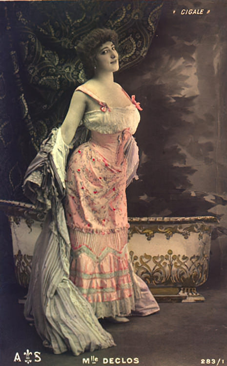 Photo 247 - Color Tint Vintage Nude Men and Women Sepia, Monochrome and Others Photo 247 - Color Tint Vintage Nude Men and Women Sepia, Monochrome and Others