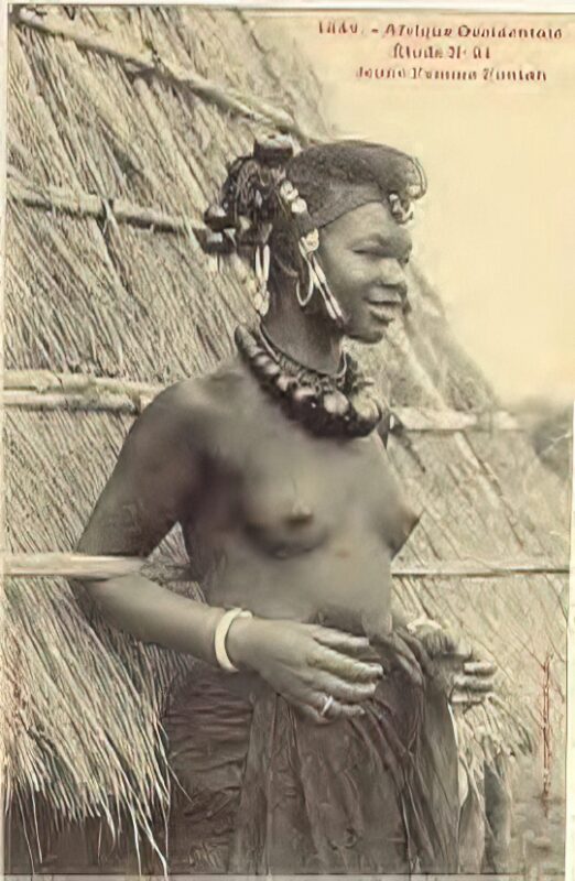 Photo 033 - Ethnic and Indigenous Vintage Nude Men and Women from the YesterYears Photo 033 - Ethnic and Indigenous Vintage Nude Men and Women from the YesterYears